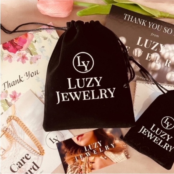 Gorgeous Mother of Pearl CZ Flower Pendant Paper Clip Chain Necklace in Gold - Picture 6 of 7